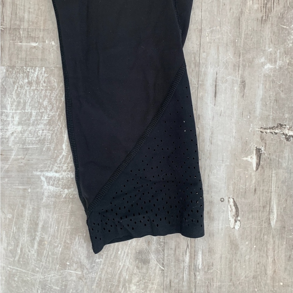 Lululemon cropped leggings. - Picture 4 of 6